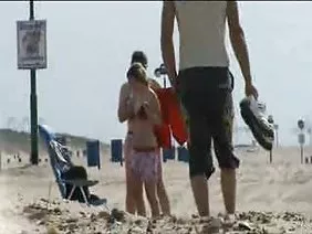 丝袜中的贱人从第一个人身上吮吸大公鸡