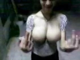 成熟的婊子在年轻的辣椒屁股上操