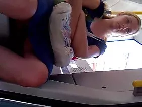 酒店的管理员用漂亮的挤奶剂践踏了布鲁内特的一名成员