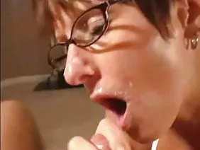 在朋友面前他妈的丰满的婊子