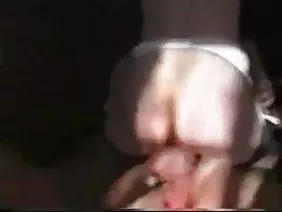 Gina Gerson和她经验丰富的女友在她的喉咙深处拉了一个黑色螺栓。