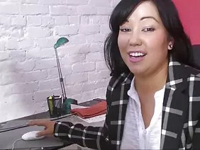 性交在车里的女孩和暨她的屁股