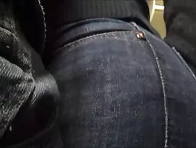 乳胶中的女主人用绳索捆绑了她的奴隶成员，并以BDSM的风格操