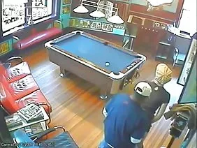 在她的阴部残酷性交年轻的黑发