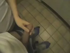 与网眼丝袜金发妓女的性交