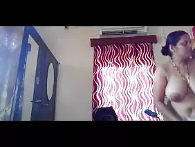 与呻吟的年轻金发女郎录制私密