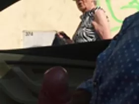 母亲跑了回来后发现了一个抽搐的儿子