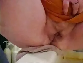 经验丰富的荡妇以温柔的嘴巴为两位朋友服务
