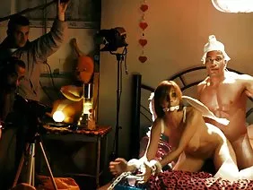 热的女同性恋者甜甜地舔pussies