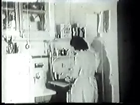 呻吟他妈的一个大鸡巴在屁股