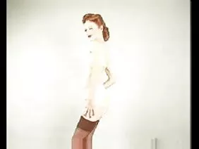 乳头不是按摩，而是从脸颊上的胡椒中取出一个直立的围兜。