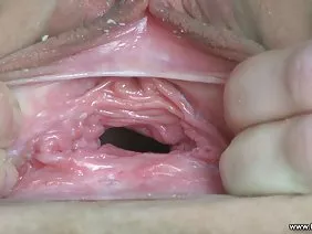 鼓风机在所有孔中乱搞一个年轻的美女