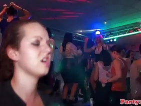 男按摩师性交浅黑肤色的男人在猫