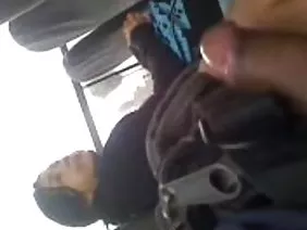 丰满的棕发朋友在一个男人面前操她的男朋友