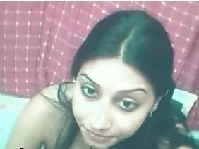 两个女同性恋者引诱一个口交的家伙