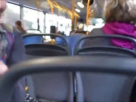 两个女同性恋者和他们的小伙子玩得很开心