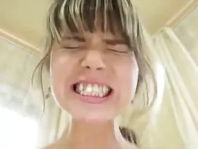 俄罗斯处女第一次在铸造他妈的男人