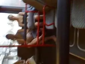在长沙发的自创肛交有浅黑肤色的男人的