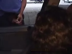 在这两个洞里干了一个美丽的黑发，并把她放在嘴里