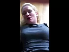 他在街上脱掉了俄罗斯丰满的女孩