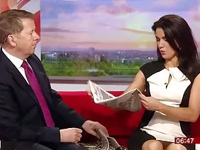 给自己的美丽的俄国女孩一个人在厨房里