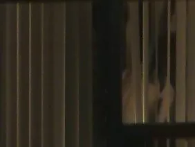 小鸡在他的trakhary多汁的立管上得到了kuni和嬉戏
