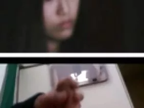 两个漂亮的女朋友看他们的第三个他妈的