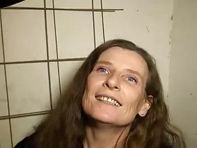 在年轻的阴茎上跳俄罗斯屁股