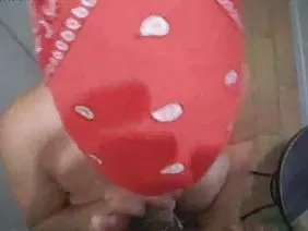 他带着热辣的荡妇在相机上做爱