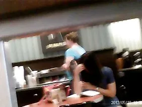 歹徒大致在她的阴部撕裂了一个小妞