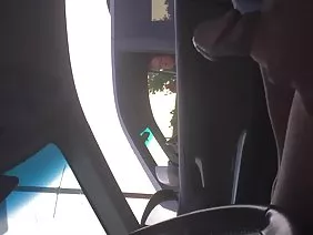 巧克力爱好者乱搞她的猫的可口浅黑肤色的男人