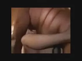 年轻的他妈妈带回了一个情人，她的丈夫几乎找到了他们