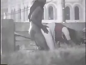 完美地将一个螺栓拧进一个温柔的婊子的阴部