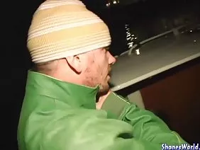 大公鸡老头乱搞年轻的棕色头发在剃光猫