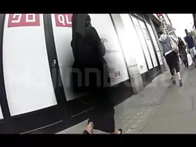 年轻的黑发拉丁得到她多汁的公鸡塞在大屁股