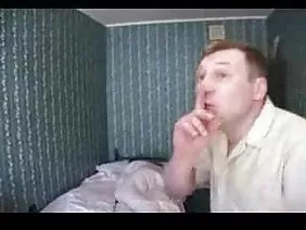 俄罗斯人强奸了一位成熟的母亲