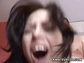 女同志舔多汁的猫在桌子上