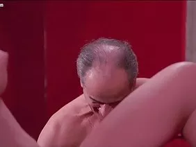 农民们从墙上伸出来的男人轮流操了一大群人