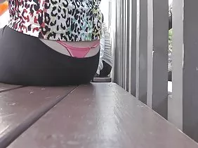 在她湿漉漉的乳头上用力棒棒